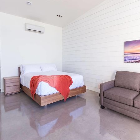 Quarterdeck Beachside Villas & Lofts Summerville Centre Extérieur photo
